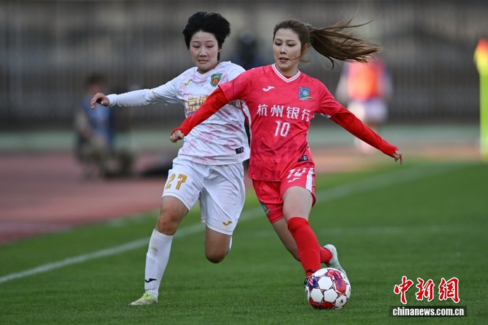 2026赛季中国足球女子超级联赛首轮：北京女足4比1胜浙江女足|浙江杭州银行女足队|浙江队|北京城建女足队|中新社|田雨_新浪体育_新浪新闻