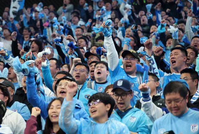 华体会-中超上座人数再创纪录！单轮超30万人现场观看